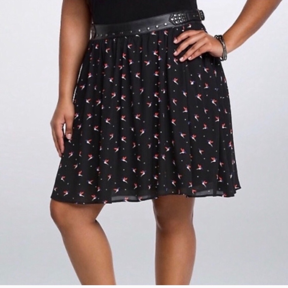 Torrid size 26 hummingbird skirt